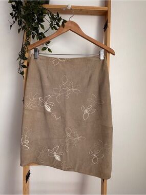 Vintage Worth Petite Tan Cream Suede Leather Skirt Y2k Boho Chic Indie Floral 4P